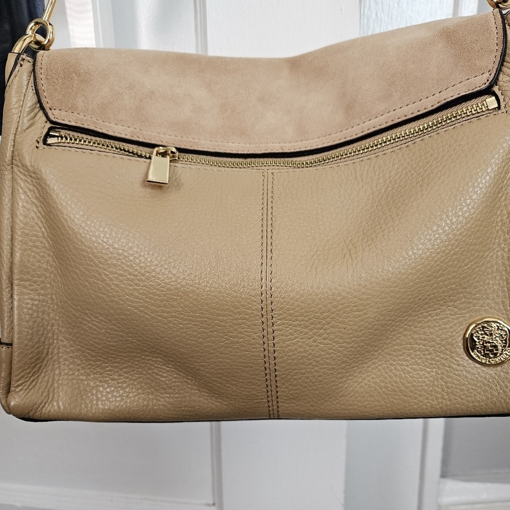 VICENTE CAMUTO light sand tan leather front bag!!